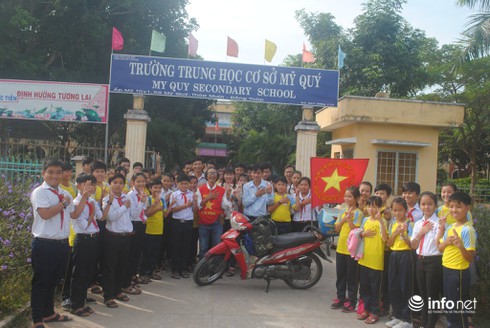 Gặp nhạc sỹ xuyên Việt xin 100 ngàn chữ ký gửi chiến sỹ biên cương, hải đảo - ảnh 3