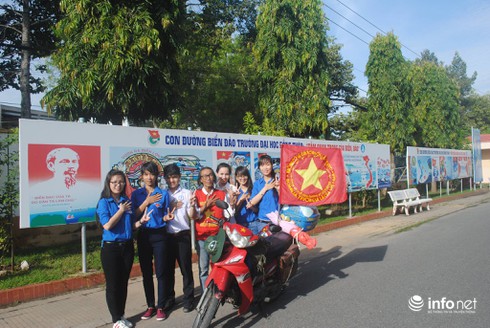 Gặp nhạc sỹ xuyên Việt xin 100 ngàn chữ ký gửi chiến sỹ biên cương, hải đảo - ảnh 4