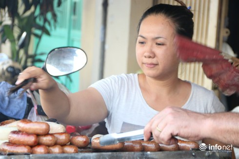 Chuyện tình yêu đẹp của cặp vợ Việt, chồng Tây bán xúc xích ở vỉa hè - ảnh 3