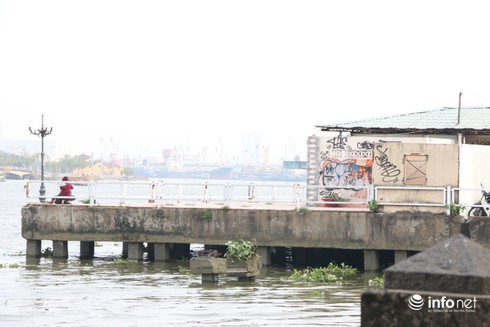 TP.HCM: Công viên bến Bạch Đằng xuống cấp trầm trọng - ảnh 3