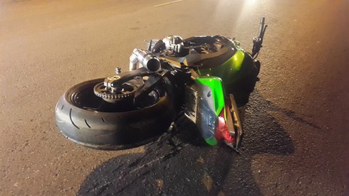 Kawasaki Z1000 tông Exciter, nam thanh niên gãy lìa chân - ảnh 1