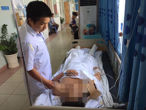 Nạn nhân rơi từ tầng 9 công trình thoát chết kỳ diệu - ảnh 1