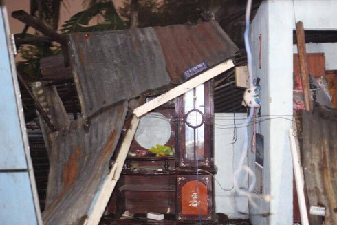 TP.HCM: Giông lốc khiến nhiều ngôi nhà tốc mái, sập tường - ảnh 3
