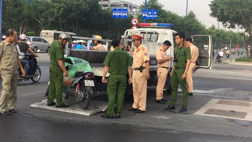 Va chạm với hung thần xe ben, 2 người thương vong - ảnh 2