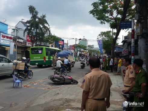 Hung thần xe ben tông 2 vợ chồng thương vong - ảnh 1