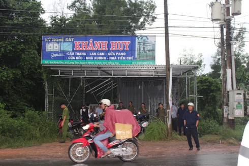 Bàng hoàng phát hiện hai người tử vong bất thường trong căn nhà mái tôn - ảnh 1