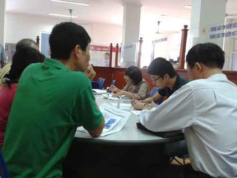 Người đăng ký bảo hiểm thất nghiệp tăng vọt - ảnh 1