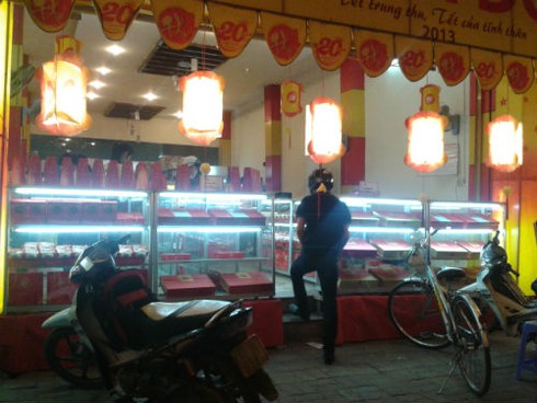 Nghịch cảnh bánh Trung thu ế chưa từng, đồ chơi mang thúng hốt bạc - ảnh 2