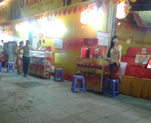 Nghịch cảnh bánh Trung thu ế chưa từng, đồ chơi mang thúng hốt bạc - ảnh 1