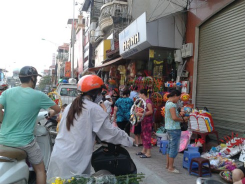 Nghịch cảnh bánh Trung thu ế chưa từng, đồ chơi mang thúng hốt bạc - ảnh 8