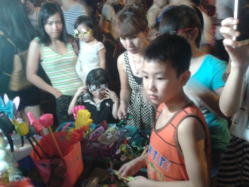 Nghịch cảnh bánh Trung thu ế chưa từng, đồ chơi mang thúng hốt bạc - ảnh 20