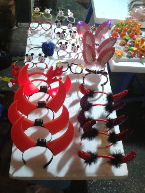 Nghịch cảnh bánh Trung thu ế chưa từng, đồ chơi mang thúng hốt bạc - ảnh 17