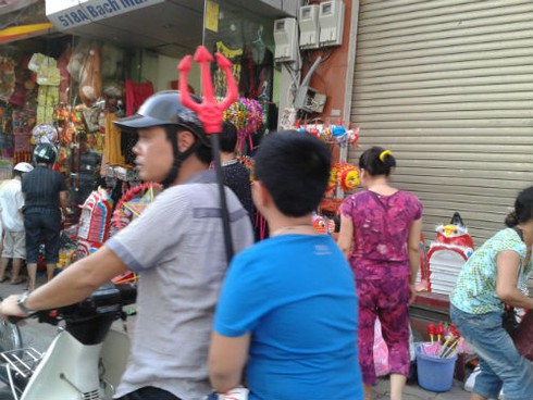 Nghịch cảnh bánh Trung thu ế chưa từng, đồ chơi mang thúng hốt bạc - ảnh 11