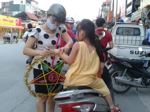 Nghịch cảnh bánh Trung thu ế chưa từng, đồ chơi mang thúng hốt bạc - ảnh 10