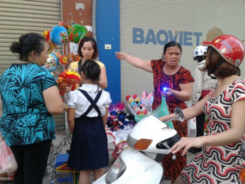 Nghịch cảnh bánh Trung thu ế chưa từng, đồ chơi mang thúng hốt bạc - ảnh 9