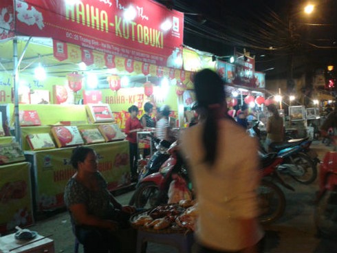 Nghịch cảnh bánh Trung thu ế chưa từng, đồ chơi mang thúng hốt bạc - ảnh 6