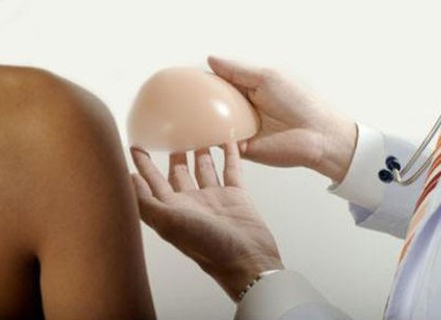 Cạnh tranh 40-50 triệu đồng mỗi ca nâng ngực ở thẩm mỹ viện tư nhân - ảnh 1