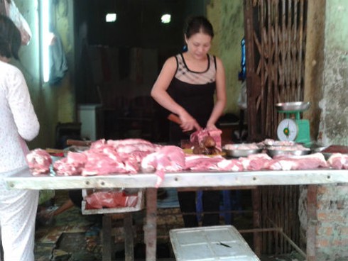 Chủ vườn bán tháo 1000 đồng/kg, chợ lẻ đội giá sau bão Haiyan - ảnh 12