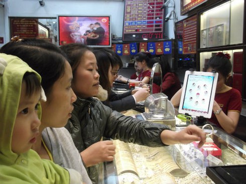 Giá vàng giảm sốc, khách hờ hững thăm dò - ảnh 11