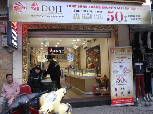 Giá vàng giảm sốc, khách hờ hững thăm dò - ảnh 4