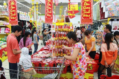 Kinh tế khó khăn, siêu thị vẫn tăng mạnh hàng Tết - ảnh 1