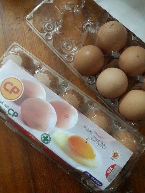 Trứng gà CP có mùi hóa chất - ảnh 1