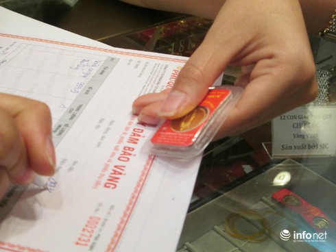 Tranh nhau đặt cọc,