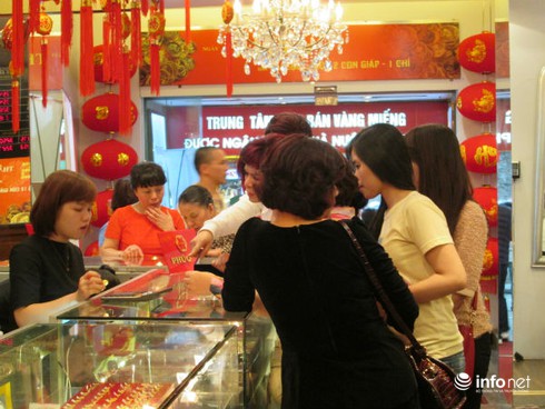 Tranh nhau đặt cọc,