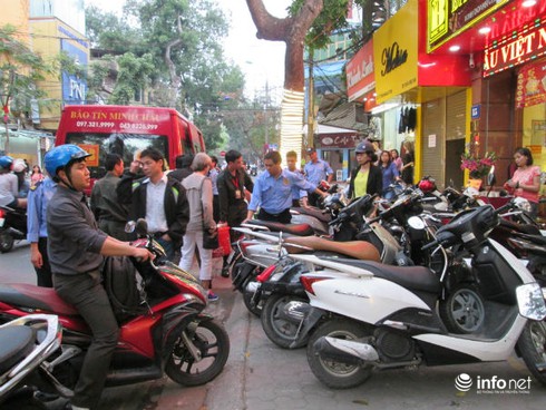 Tranh nhau đặt cọc,