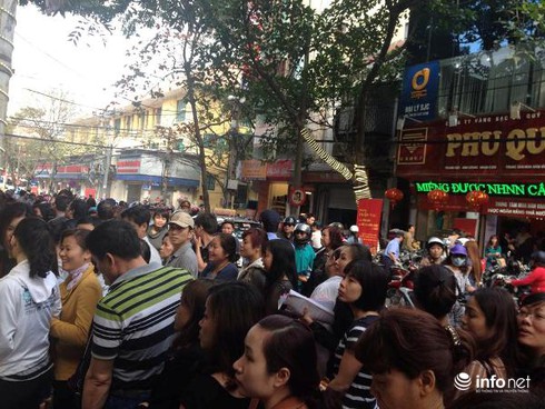 Tranh nhau đặt cọc,