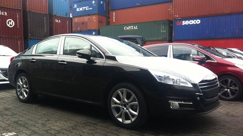 Việt Nam nhập khẩu mạnh ô tô trong tháng “cô hồn” - ảnh 1