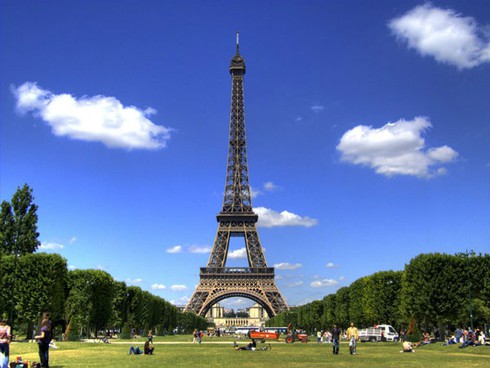 Khách Việt lo ngại, thấp thỏm tour đi châu Âu sau khủng bố ở Paris - ảnh 1