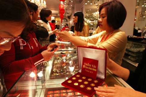 Mua vàng ngày thần tài: Tiệm vàng từ chối mua vào, khách