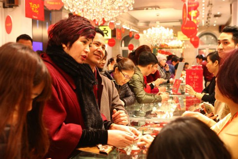 Mua vàng ngày thần tài: Tiệm vàng từ chối mua vào, khách