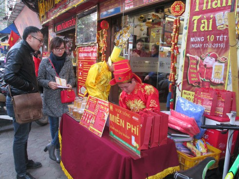 Mua vàng ngày thần tài: Tiệm vàng từ chối mua vào, khách