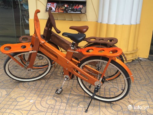 Độc đáo xe đạp làm từ gỗ óc chó, giá đắt ngang xe máy ở Hà Nội - ảnh 1