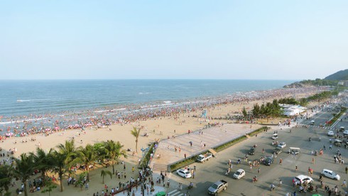 Hơn 1 triệu khách về Sầm Sơn trong tháng 5/2016 - ảnh 1