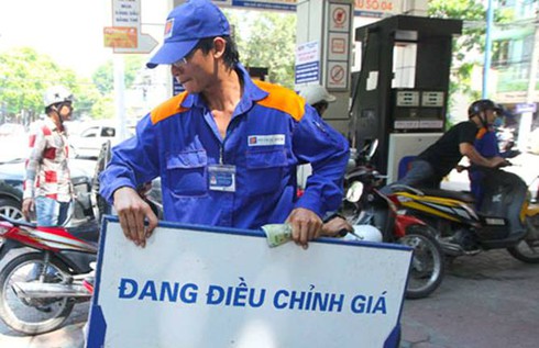 Xăng giảm giá từ 3h chiều nay - ảnh 1