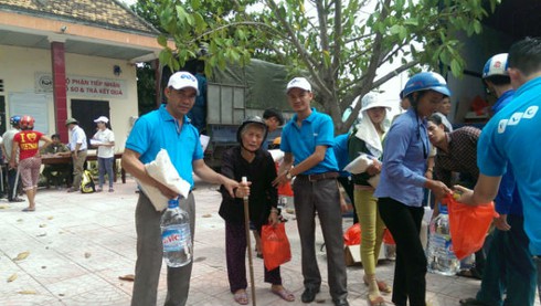 FLC mang quà hỗ trợ đến với đồng bào dân tộc miền Trung chịu ảnh hưởng bởi lũ - ảnh 2