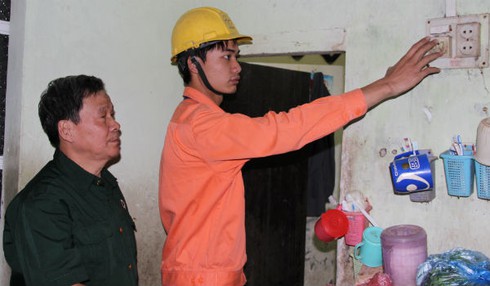 Hàng nghìn hộ dân ở Hà Nội được thay bóng đèn, cải tạo hệ thống điện miễn phí - ảnh 3