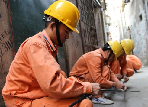 Hàng nghìn hộ dân ở Hà Nội được thay bóng đèn, cải tạo hệ thống điện miễn phí - ảnh 6