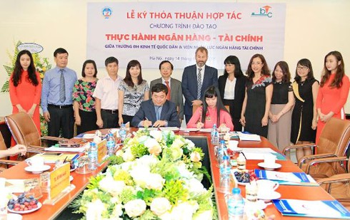 Ký kết hợp tác đào tạo thực hành nghề Ngân hàng- Tài chính - ảnh 1