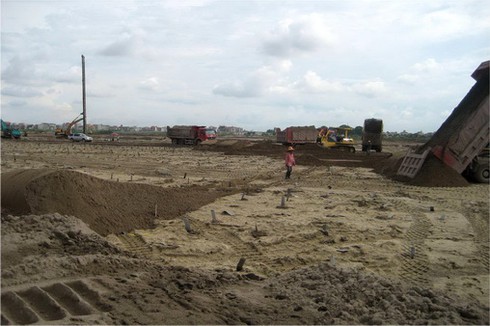 Khiếu kiện đất đai gia tăng do cán bộ thiếu và yếu - ảnh 1