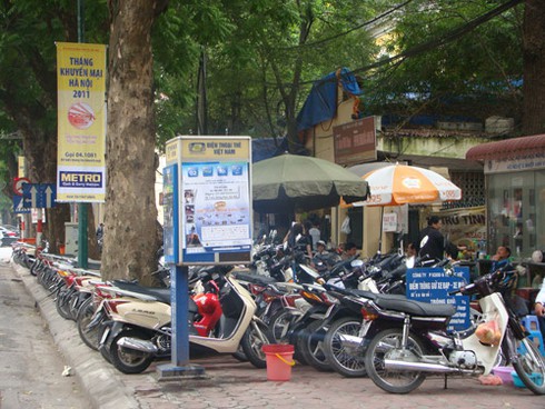 Hà Nội muốn tăng gấp đôi phí sử dụng vỉa hè - ảnh 1