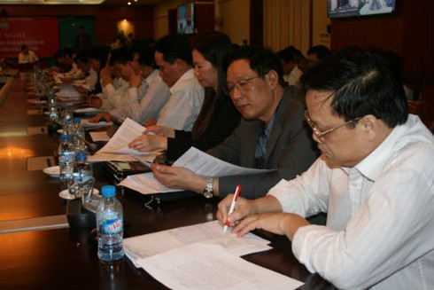 Điều 4 Hiến pháp: Cần luật hóa cách thức dân giám sát Đảng - ảnh 1