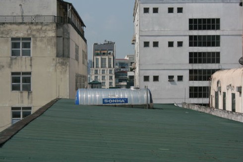Hà Nội từ trên cao: Nhức mắt với bồn nước, mái tôn - ảnh 6
