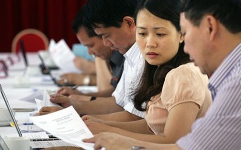 Lá phiếu làm nóng ran nghị trường - ảnh 1