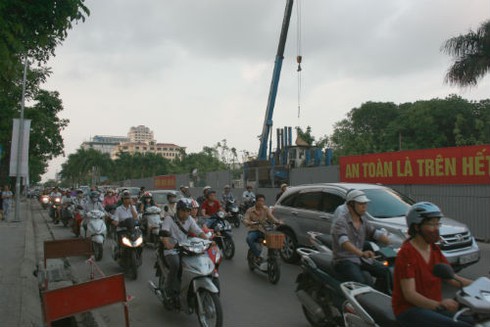 Ám ảnh kẹt xe dưới tòa nhà chọc trời như Lotte - ảnh 4