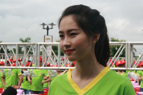 Hoa hậu Thu Thảo cùng 1000 người giặt quần áo - ảnh 2