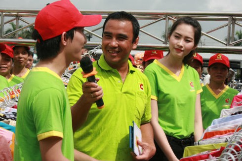 Hoa hậu Thu Thảo cùng 1000 người giặt quần áo - ảnh 11